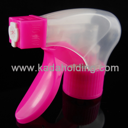 Plastic foaming trigger sprayer for cleaning